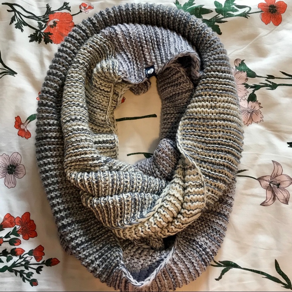 NWOT Apana Yoga Infinity Scarf
